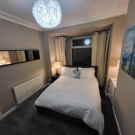 4 Bedrooms, 8 Min To Manchester City!-2